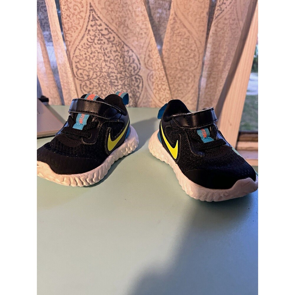 Nike Revolution 5 Unisex Baby Mesh Hook & Loop Sneakers Black/Yellow/Blue 4c